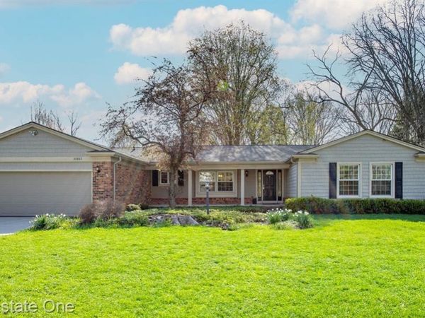 30882 Oak Valley Drive, Farmington Hills, MI 48331