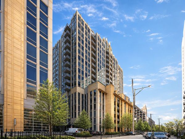 720 N Larrabee Street , Unit 1711, Chicago, IL 60654
