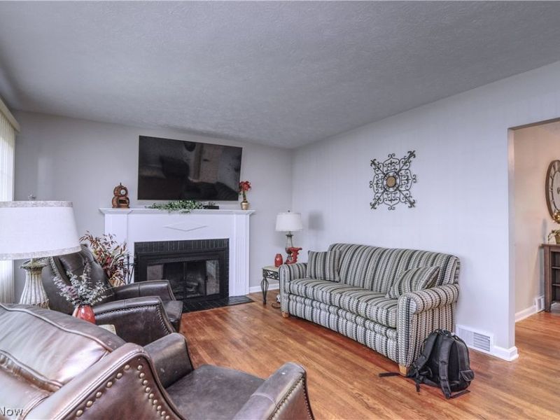 614 Hartzell Drive, Norton, OH 44203 Photo 3