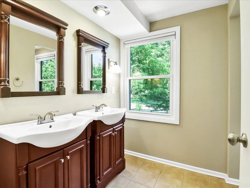 659 Boxford Lane, Columbus, OH 43213 Photo 32