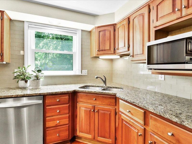 659 Boxford Lane, Columbus, OH 43213 Photo 8