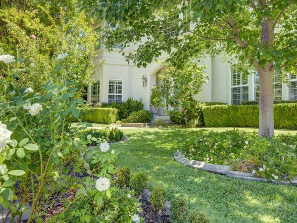 5 Latham Ln, Sacramento, CA 95864