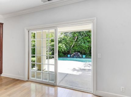 5 Latham Ln, Sacramento, CA 95864 Photo