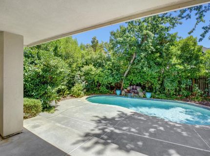 5 Latham Ln, Sacramento, CA 95864 Photo