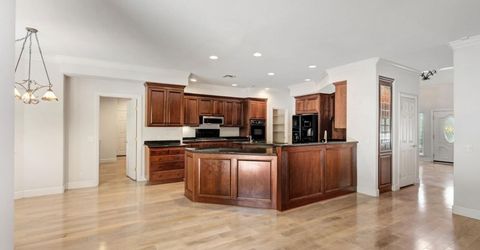 5 Latham Ln, Sacramento, CA 95864 Photo