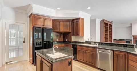 5 Latham Ln, Sacramento, CA 95864 Photo