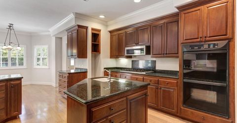 5 Latham Ln, Sacramento, CA 95864 Photo