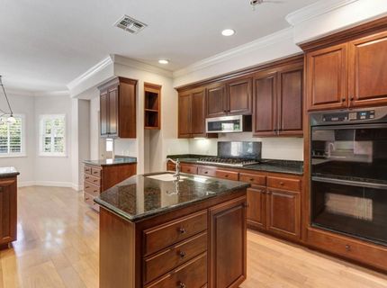 5 Latham Ln, Sacramento, CA 95864 Photo