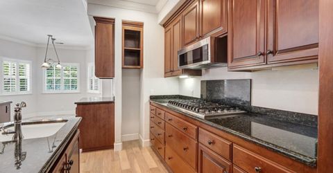5 Latham Ln, Sacramento, CA 95864 Photo