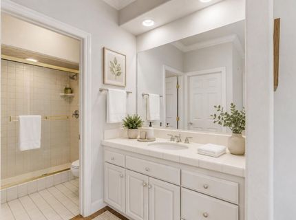 5 Latham Ln, Sacramento, CA 95864 Photo