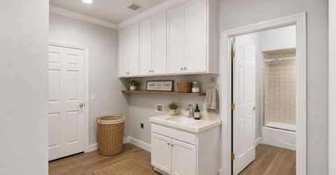 5 Latham Ln, Sacramento, CA 95864 Photo
