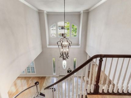 5 Latham Ln, Sacramento, CA 95864 Photo