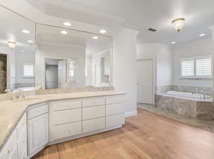 5 Latham Ln, Sacramento, CA 95864 Photo