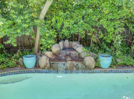 5 Latham Ln, Sacramento, CA 95864 Photo