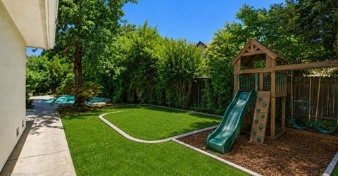 5 Latham Ln, Sacramento, CA 95864 Photo