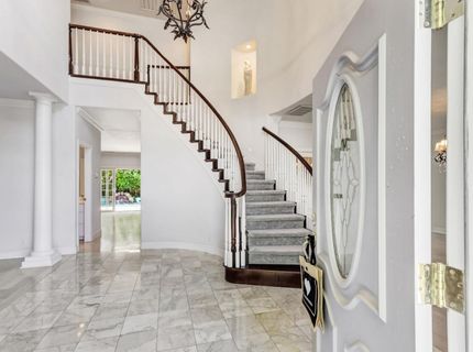 5 Latham Ln, Sacramento, CA 95864 Photo