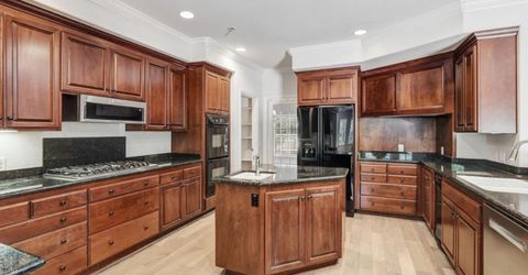 5 Latham Ln, Sacramento, CA 95864 Photo