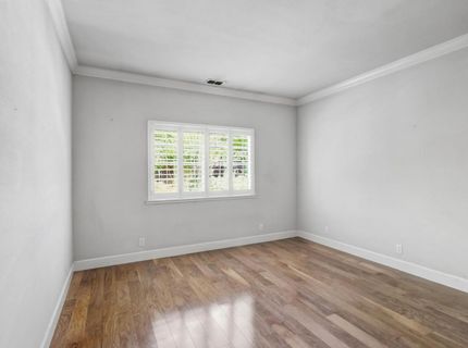 5 Latham Ln, Sacramento, CA 95864 Photo