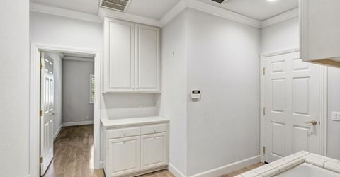 5 Latham Ln, Sacramento, CA 95864 Photo