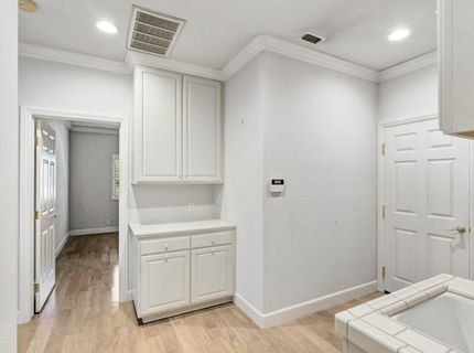 5 Latham Ln, Sacramento, CA 95864 Photo