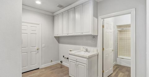 5 Latham Ln, Sacramento, CA 95864 Photo