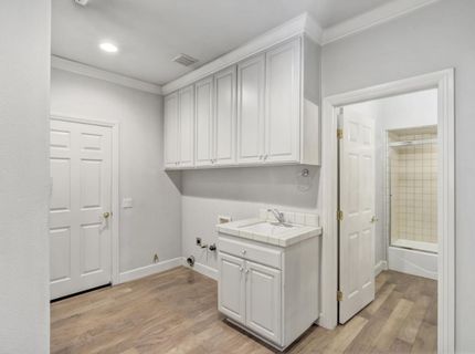 5 Latham Ln, Sacramento, CA 95864 Photo