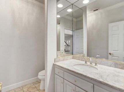 5 Latham Ln, Sacramento, CA 95864 Photo