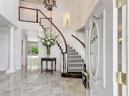 5 Latham Ln, Sacramento, CA 95864 Photo