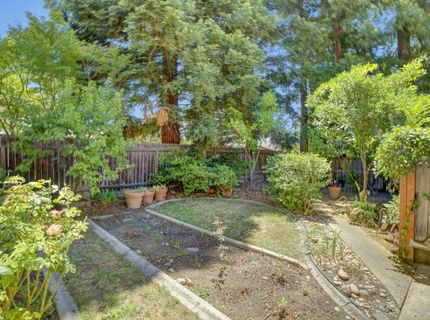 5 Latham Ln, Sacramento, CA 95864 Photo