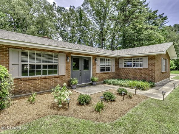 413 W Main Street, Raymond, MS 39154