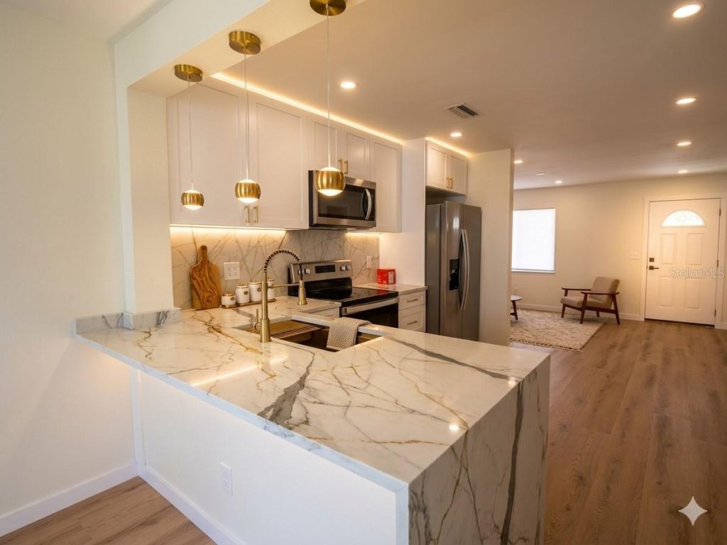 8120 7th Street N, Saint Petersburg, FL 33702 Photo