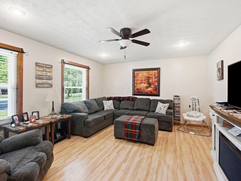 553 Hillgail Circle SW, Pataskala, OH 43062 Photo 4