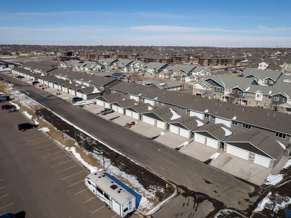 4802 S Hosta Ave, Sioux Falls, SD 57110