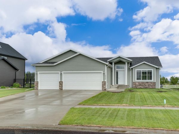 10126 Burgundy Drive, Horace, ND 58047