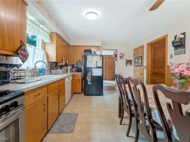 680 Forest Ridge Drive, Youngstown, OH 44512 Photo 10