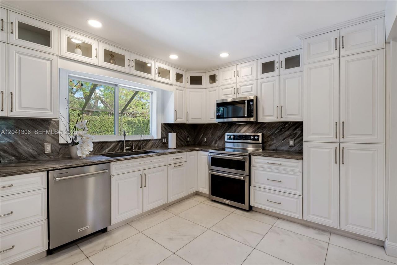 8480 SW 66th St , Miami, FL 33143 Photo