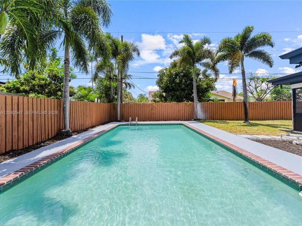 949 Lighthouse Dr , North Palm Beach, FL 33408