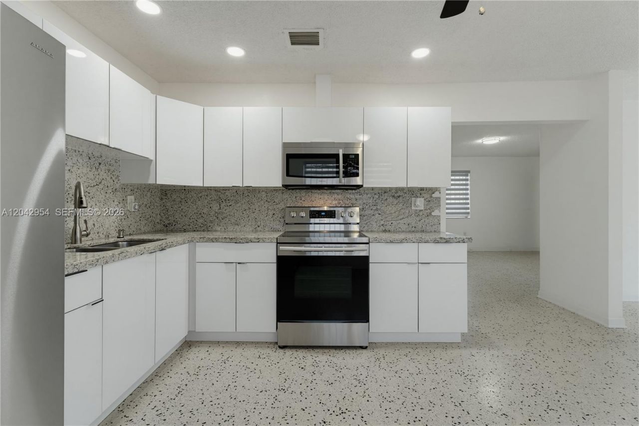 4296 NW 2nd Ter , Unit 4296, Miami, FL 33126 Photo