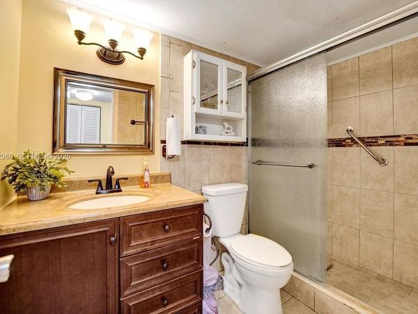 1000 Colony Point Cir, Unit 422, Pembroke Pines, FL 33026