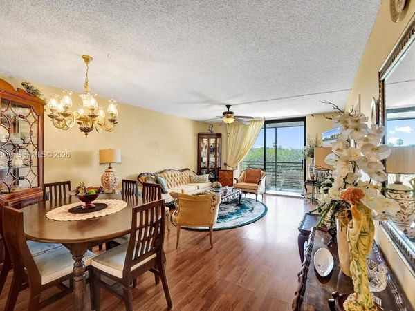 1000 Colony Point Cir, Unit 422, Pembroke Pines, FL 33026