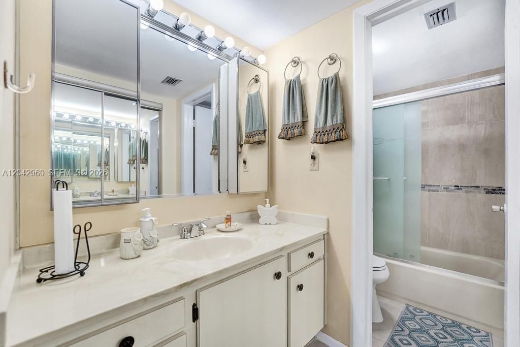 1000 Colony Point Cir, Unit 422, Pembroke Pines, FL 33026 Photo