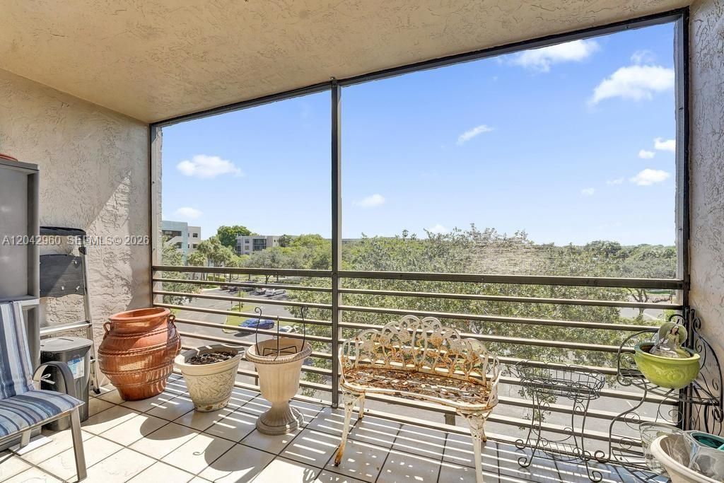 1000 Colony Point Cir, Unit 422, Pembroke Pines, FL 33026 Photo