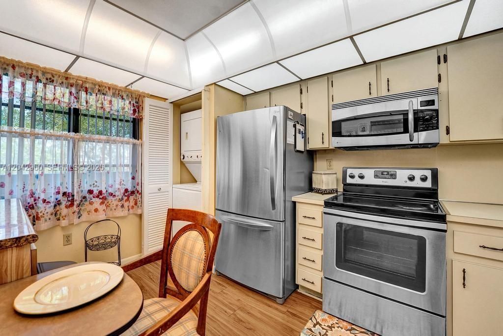 1000 Colony Point Cir , Unit 422, Pembroke Pines, FL 33026 Photo