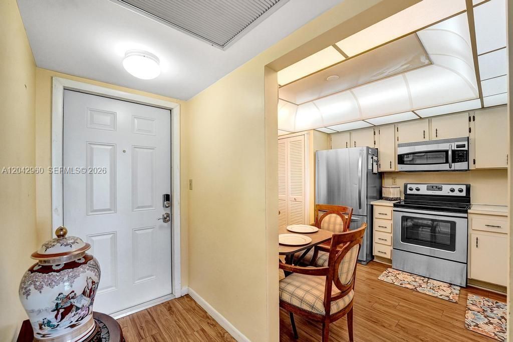 1000 Colony Point Cir, Unit 422, Pembroke Pines, FL 33026 Photo