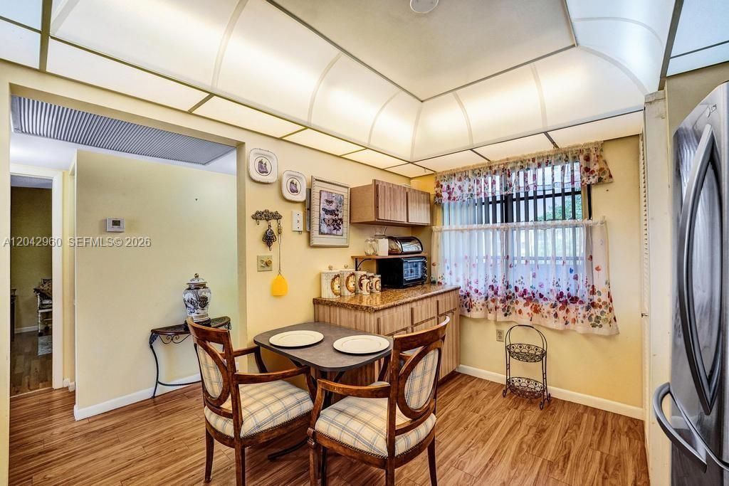 1000 Colony Point Cir, Unit 422, Pembroke Pines, FL 33026 Photo