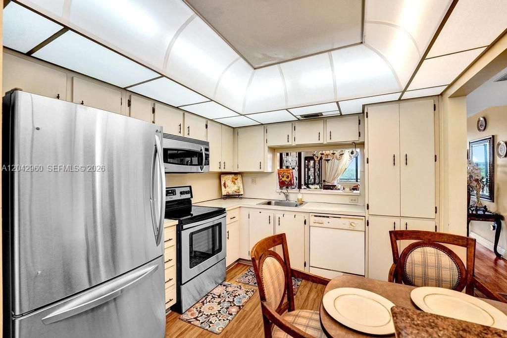 1000 Colony Point Cir, Unit 422, Pembroke Pines, FL 33026 Photo