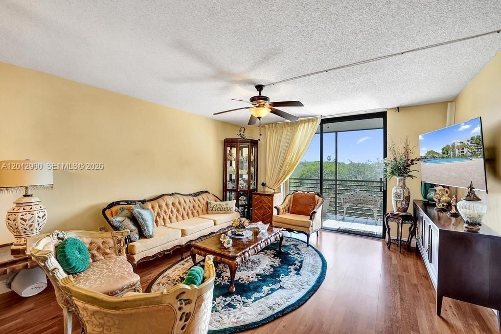 1000 Colony Point Cir, Unit 422, Pembroke Pines, FL 33026 Photo