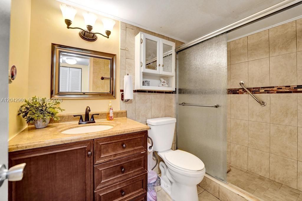 1000 Colony Point Cir , Unit 422, Pembroke Pines, FL 33026 Photo