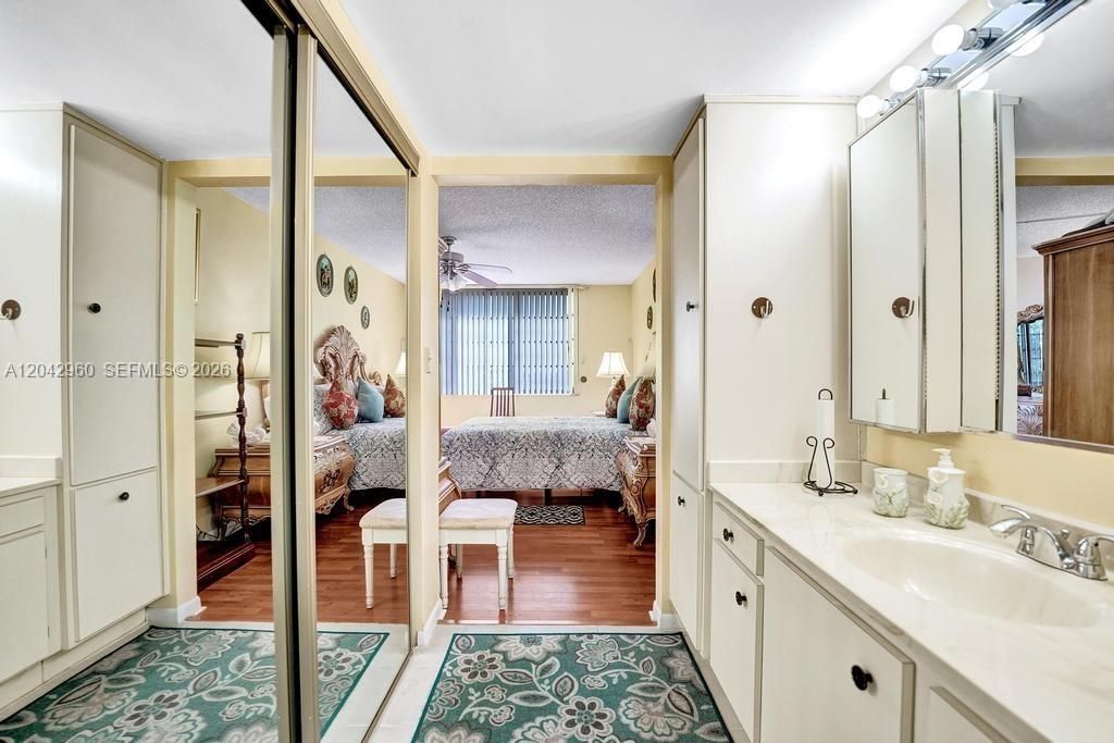 1000 Colony Point Cir, Unit 422, Pembroke Pines, FL 33026 Photo