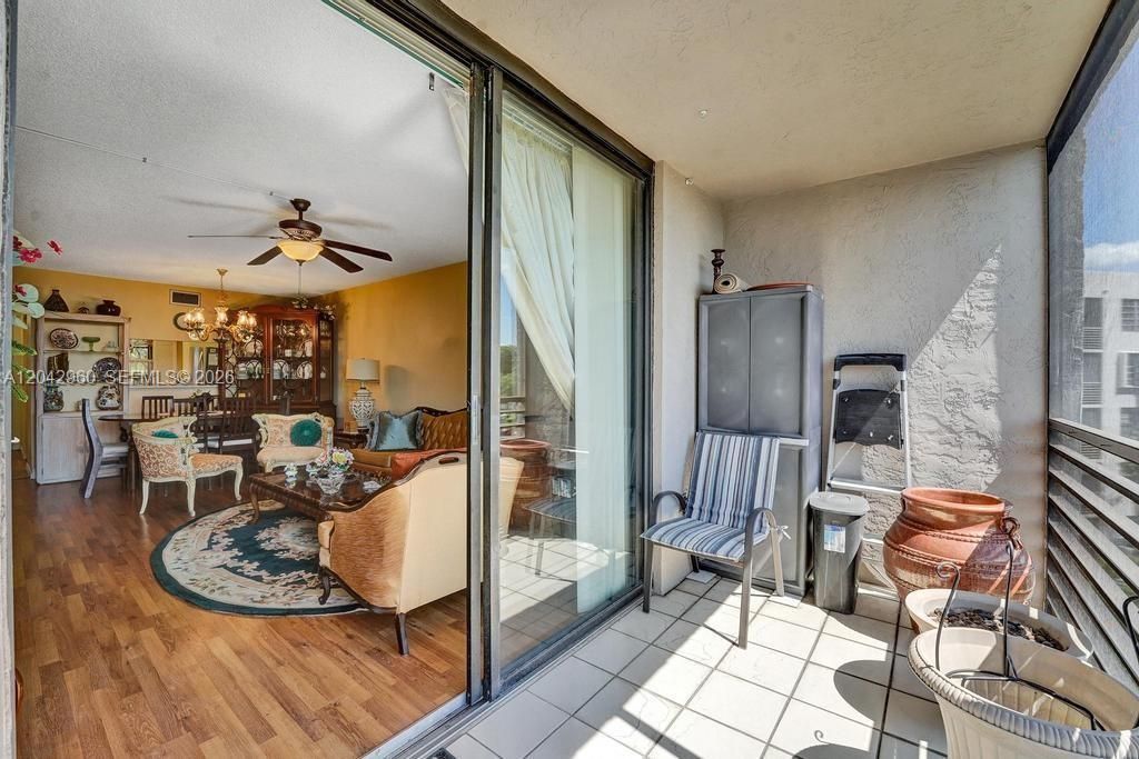 1000 Colony Point Cir, Unit 422, Pembroke Pines, FL 33026 Photo